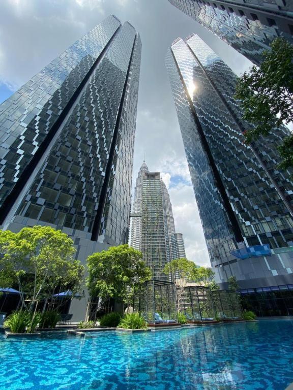 Star Holiday Sky Pool Klcc 쿠알라룸푸르 외부 사진
