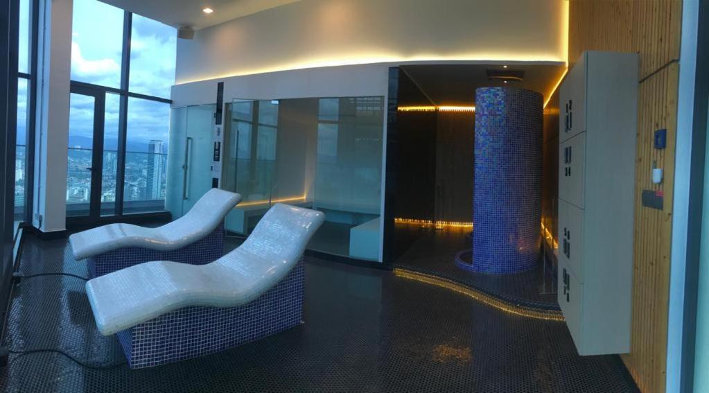 Star Holiday Sky Pool Klcc 쿠알라룸푸르 외부 사진